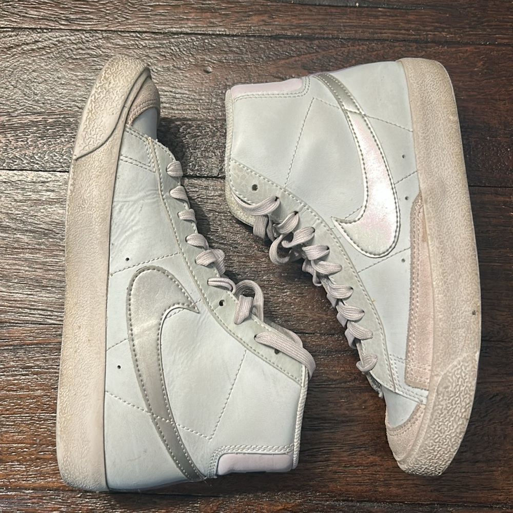 Nike Blazer Mid '77 High-Top Sneakers - Picture 5 of 9